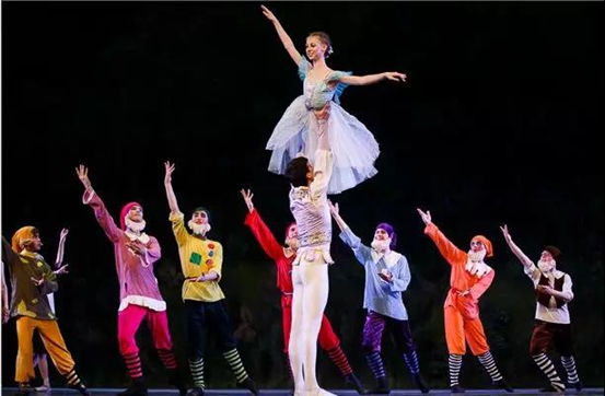 芭蕾舞白雪公主和七个小矮人